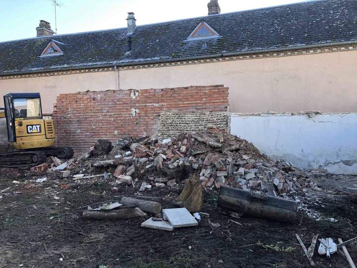 Démolitions maîtrisées, évacuation efficace.